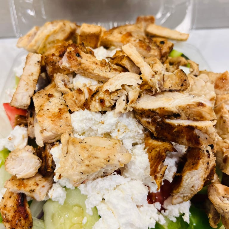 Grilled Chicken Wrap: A Mediterranean Delight
